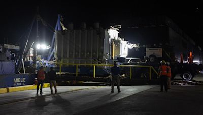 Desembarcan en el muelle de Ponce el megatransformador que será instalado en Santa Isabel