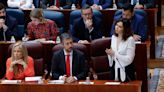 Ayuso acusa a los socios de Sánchez de “pedir guillotinas” y Más Madrid le dice que es “la jefa de las amenazas a periodistas”