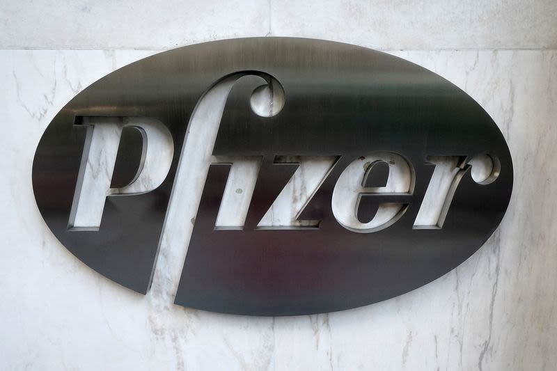 Pfizer sees lung cancer drug topping $1 billion in sales following impressive 5-year data