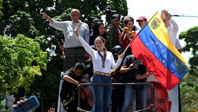 Machado reaparece y Maduro advierte sobre plan para "usurpar" su poder en Venezuela