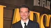 Bradley Cooper se pasea completamente desnudo por su casa