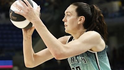 Breanna Stewart's double-double leads Liberty to 81-75 win over Dream