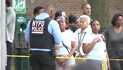 Man fatally shot in head, 17-year-old teen hit in stomach in separate Bronx shootings