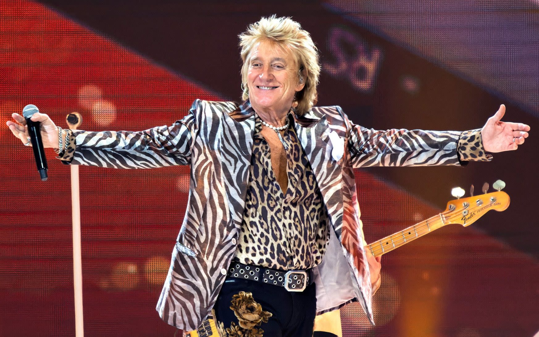 Watch: Sir Rod Stewart booed for Ukraine tribute at concert in Germany