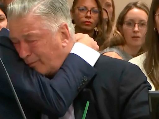 Video: Alec Baldwin lloró tras conocer la sentencia de su juicio por la muerte de la fotógrafa | Mundo