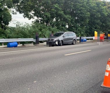 國1嘉義民雄段氫氧化鉀桶掉落 封車道清除