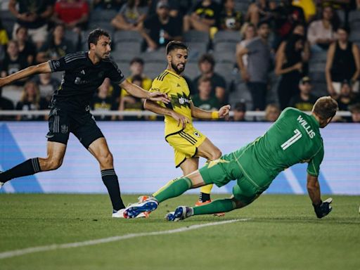 Christian Ramírez and Diego Rossi each score as Crew beat Nashville 2-0