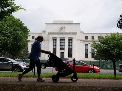 Top Fed officials say they are 'closer' to cutting interest rates