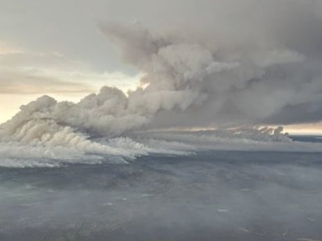 Wildfires prompt evacuations of northern Alberta oilsands sites | CBC News
