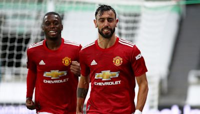 Bruno Fernandes signs new deal at Manchester United