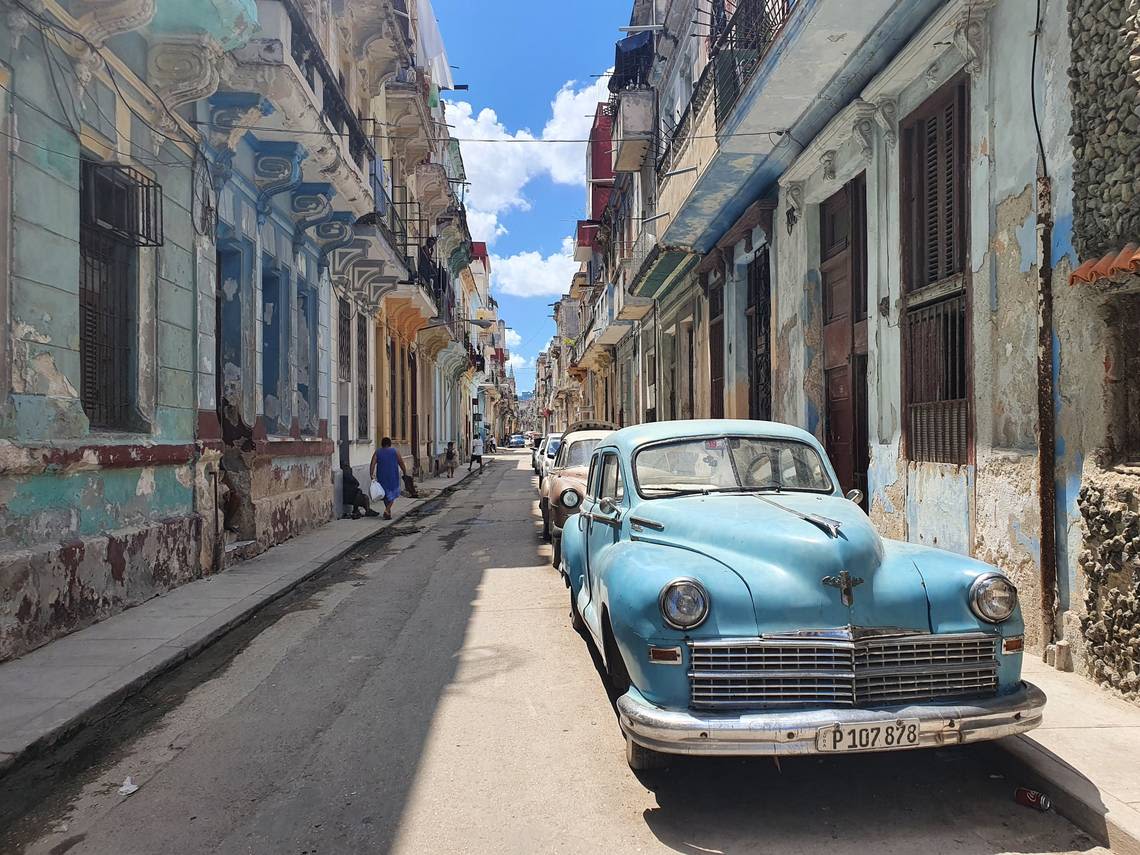Cuba immigration proposal seeks to lure foreign investors and keep critics at bay