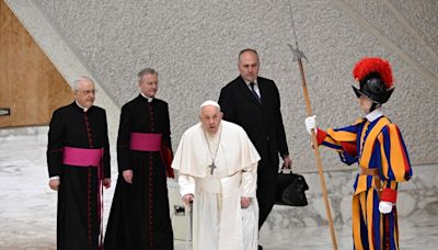 El papa: "Los ancianos no deben ser dejados solos sino vivir en familia"