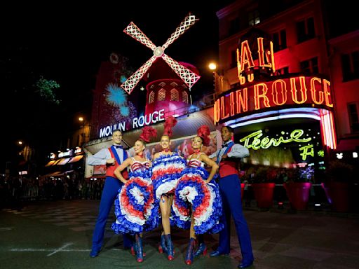 The Moulin Rouge cabaret in Paris has its windmill back, weeks after a stunning collapse