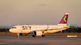 Sky Airlines dice que ya alcanzó el nivel de tráfico de pasajeros internacional de la pre pandemia - La Tercera