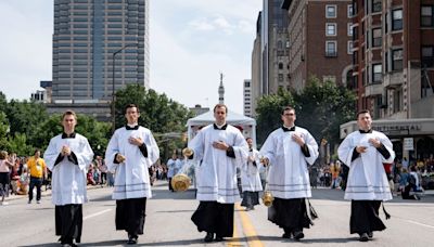 Eucharistic procession invoked 'a moment of unity' for thousands of Catholics