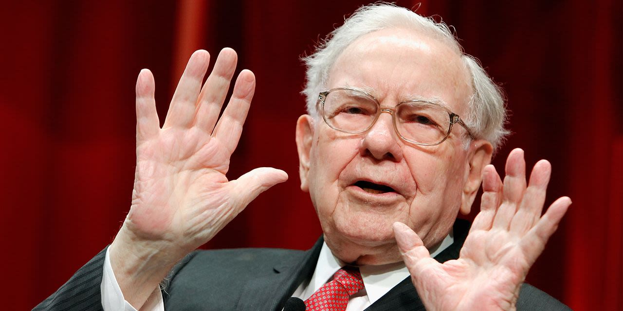 Beat Warren Buffett’s portfolio with this golden pick