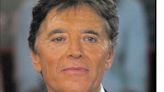 Sacha Distel : Comment il a perdu une rude bataille contre une célèbre actrice française dont il a brisé la carrière ?