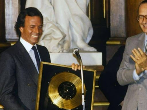 Quién es Julio Iglesias y por qué impone tendencias y memes este mes en redes sociales