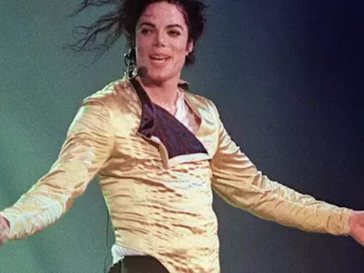 Michael Jackson's autopsy reveals startling facts: bald head, empty stomach, vitiligo, tattooed lips and more