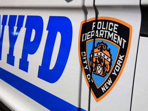 Man accused of hitting girlfriend, good Samaritan on NYC street