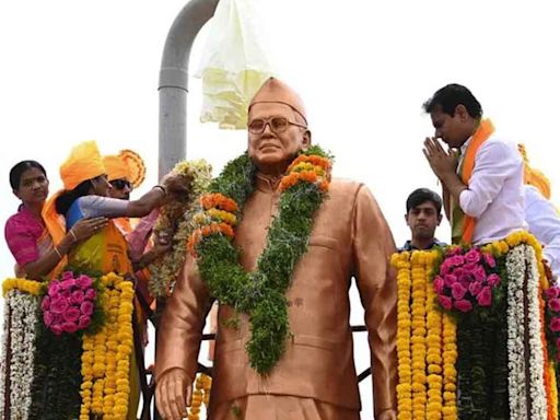 KTR pays tribute to Konda Laxman Bapuji on birth anniversary