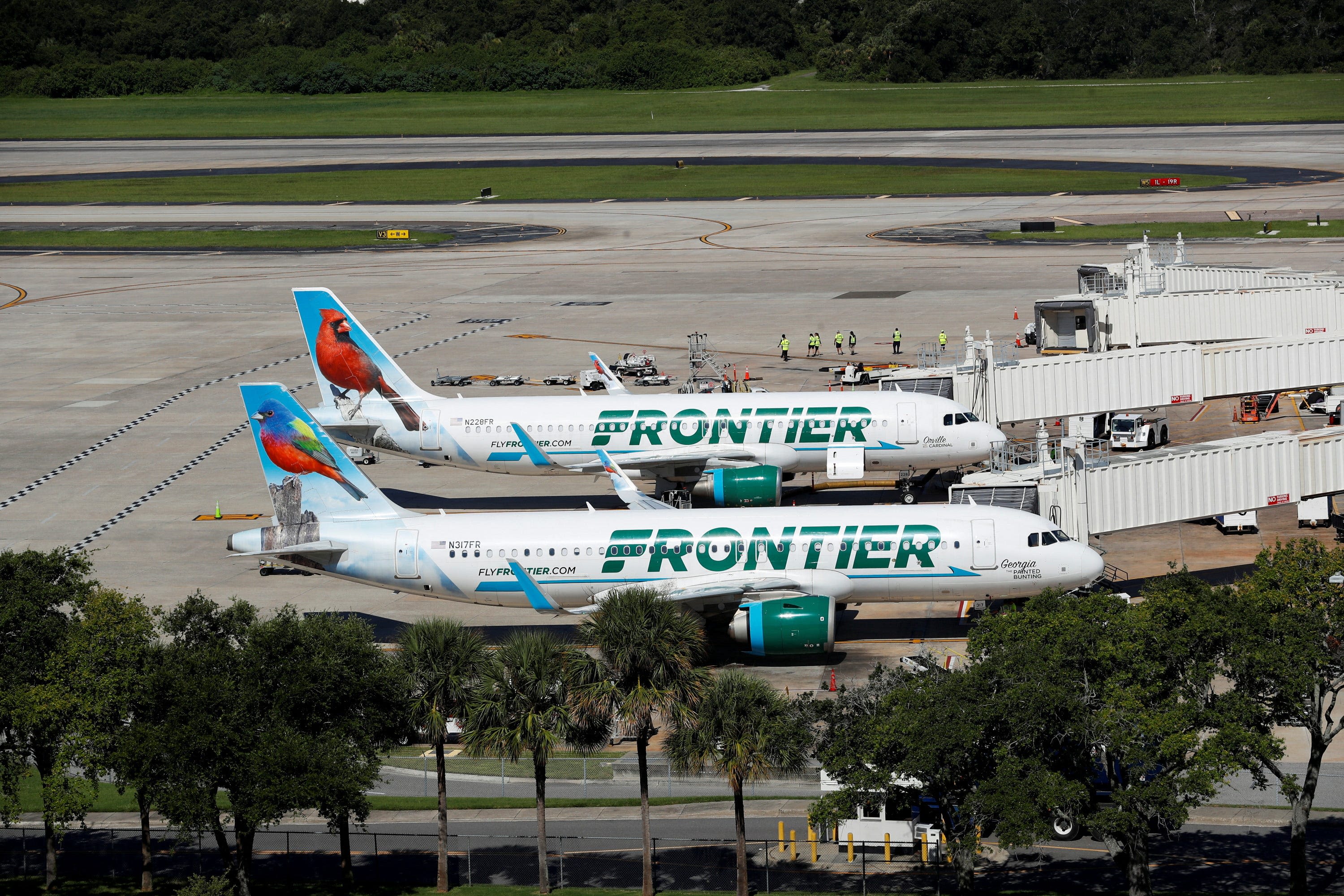 Frontier Airlines pilot arrested in Houston, flight canceled