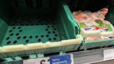 Cadena de supermercados británica Tesco se une a sus rivales en el racionamiento de verduras