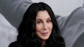 Cher revela por qué le gusta salir con hombres más jóvenes que ella - La Opinión