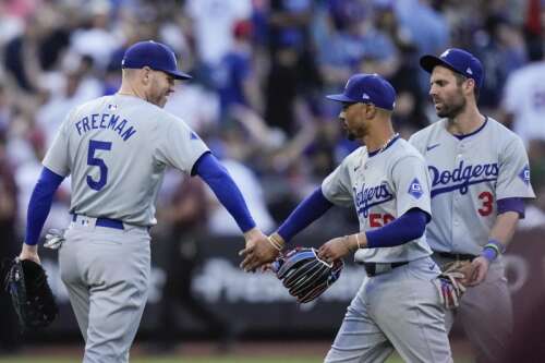 Freeman homers in the 10th inning as the Dodgers beat the Mets 5-2 in doubleheader opener