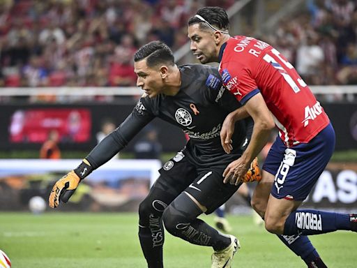 Las Chivas y el América apagaron las luces en el Clásico Nacional 0-0 y decidirán el boleto a la final el próximo sábado - La Opinión