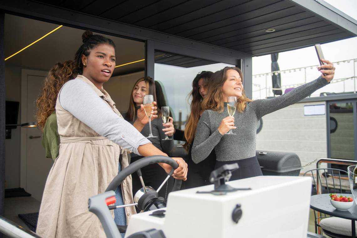 In Texas, is it legal to drink beer while driving a boat? Here’s the law