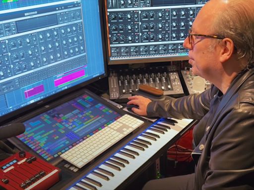 Hans Zimmer on the supercharged 6-oscillator Minimoog emulation he's created with Synapse Audio