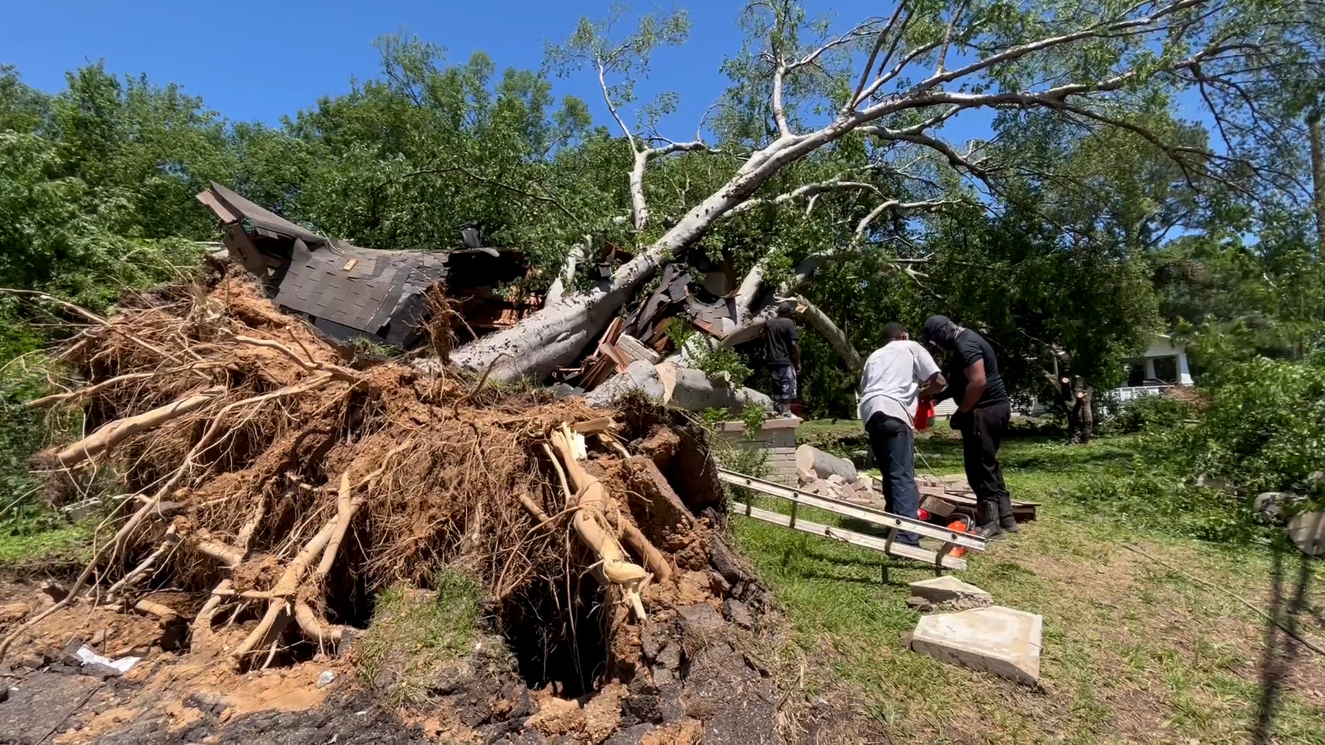 Community helps clean up after intense storm in Columbus