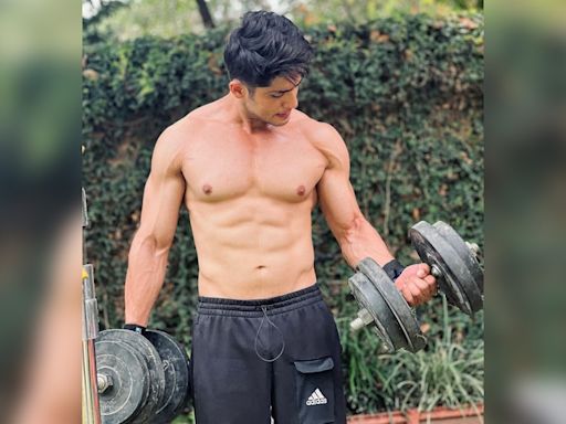 Follow Jibraan Khan's Barbell Pushups And Dumbbell Deadlifts To Hit The Fitness Mark Right