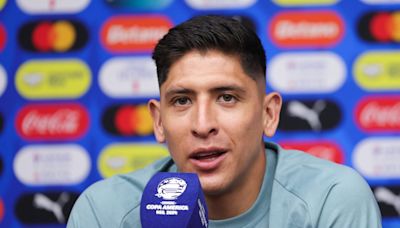 Edson Alvarez responds to Man Utd transfer links