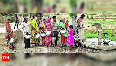 Severe water shortage disrupts life in Chatra | Ranchi News - Times of India