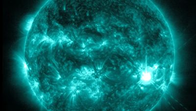 Radio and plane comms face BLACKOUTS as powerful solar flares blast from the sun