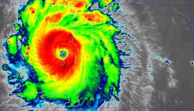 Beryl toca tierra en la isla caribeña de Carriacou como un poderoso huracán categoría 4 "extremadamente peligroso"