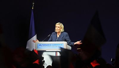 France heads to the polls as centrists scramble to keep the far right from taking power