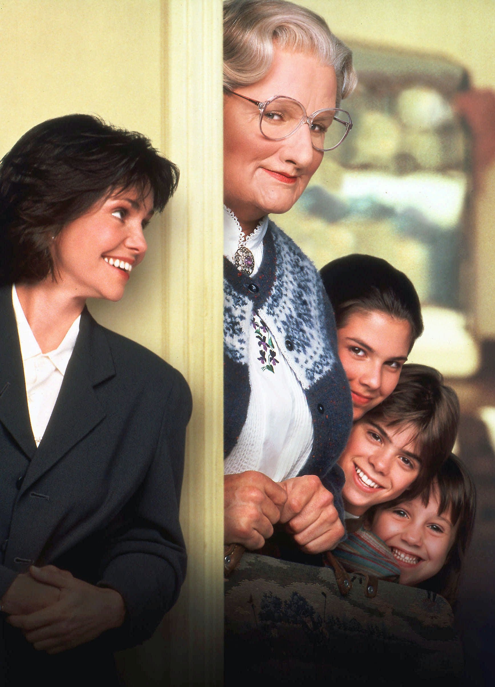 'Mrs. Doubtfire' child stars reunite 30 years later: 'Still feels like family'