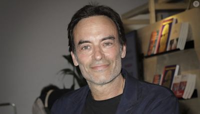 Anthony Delon radieux : Rare photo avec ses filles Loup et Liv très loin de Douchy, le trio reste soudé contre vents et marées