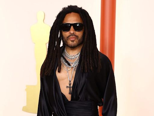 Lenny Kravitz And His Leather Pants “Train Very Seriously” In The Gym: “I Know What I’m Doing”