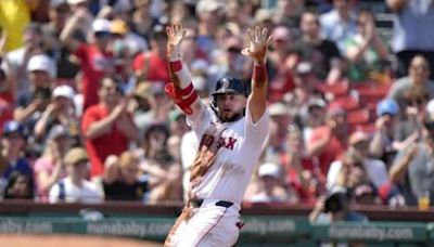 Duran's RBI single lifts Red Sox past Brewers 2-1 in game that sees benches empty