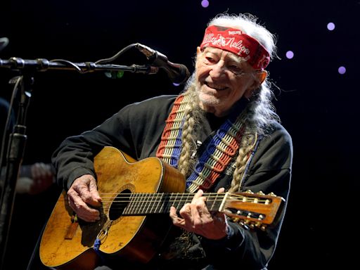 God Bless America, Willie Nelson’s Back Onstage for 4th of July Concert