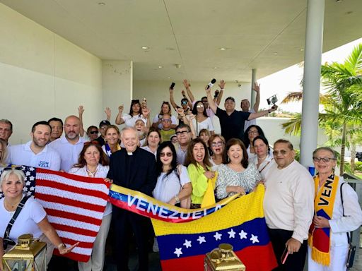 Venezolanos en Miami no pueden votar el domingo, pero desempeñan papel en elección clave