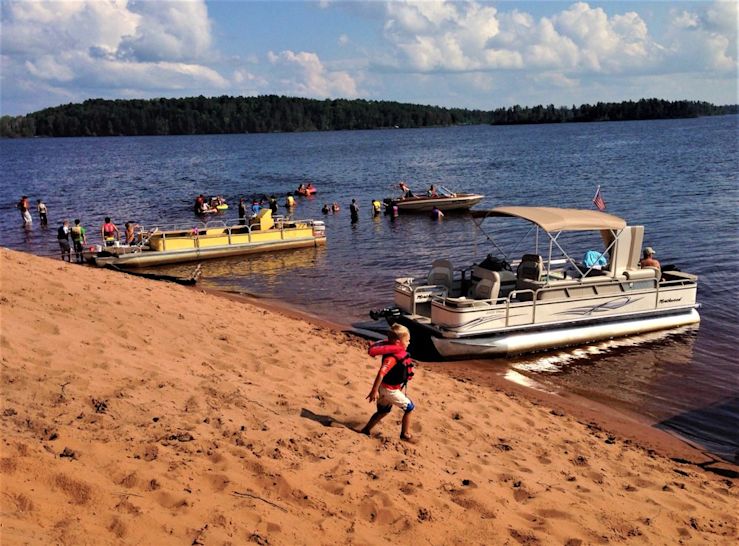 safari whitetail resort in minong wisconsin