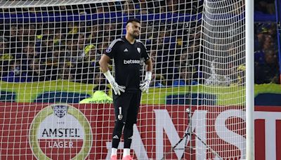 Chiquito Romero respaldó a Martínez y lanzó un dardo a sus compañeros por el gol del empate que sufrió Boca Juniors en el final del partido