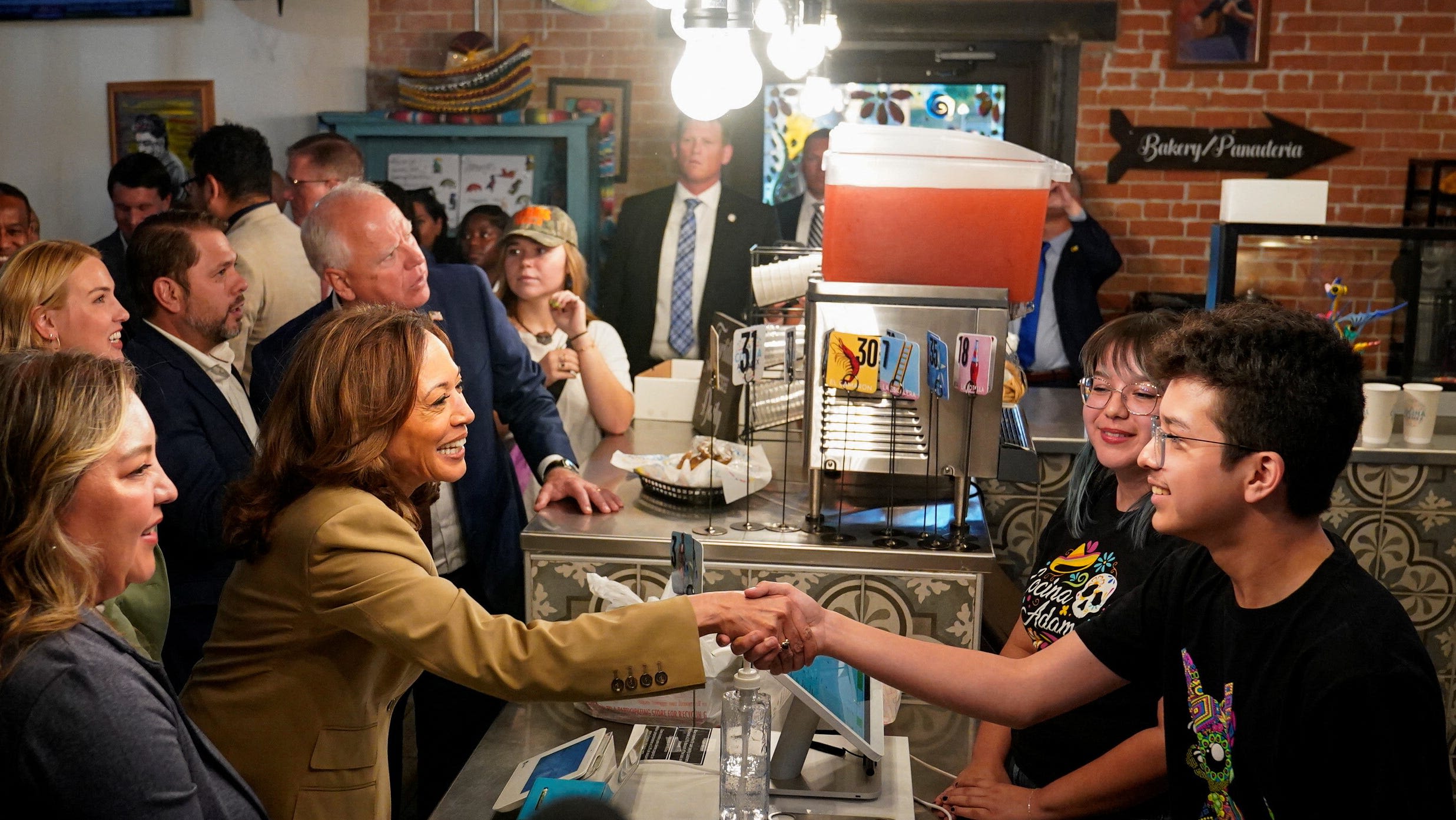 5 metro Phoenix restaurants locals think Kamala Harris and Tim Walz should have tried