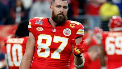 Travis y Jason Kelce, campeones de la NFL, reaccionan ante la polémica de Harrison Butker