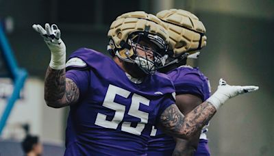 People Tried to Stay Unnoticed and Get Noticed at UW Spring Practice No. 12